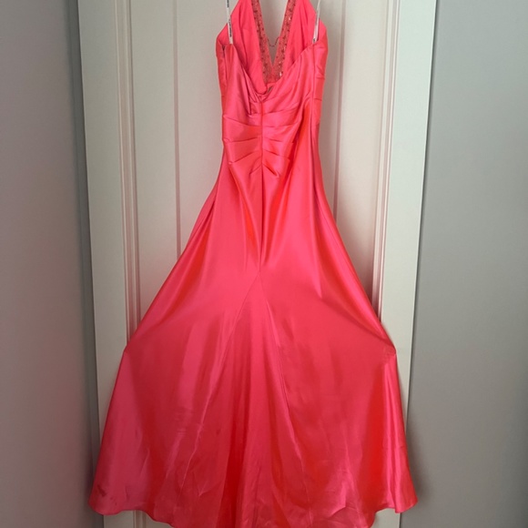Beautiful coral formal gown - Picture 4 of 4